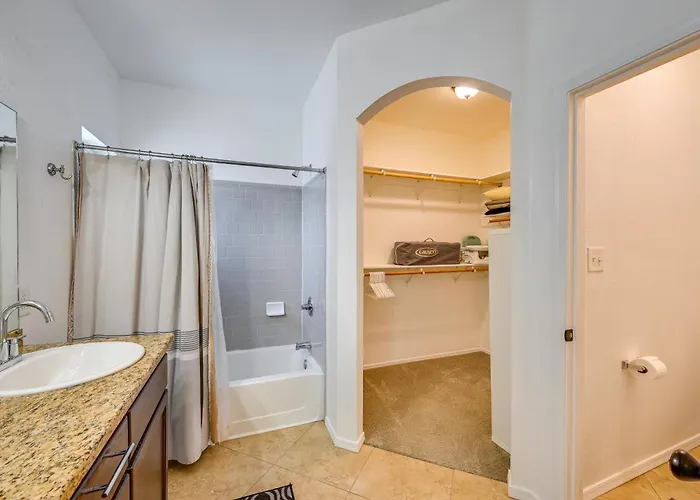 Family-friendly Yuma W/ Private Yard & Pool Holiday home