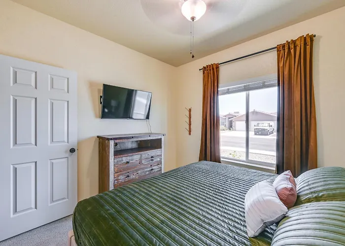 Family-friendly Yuma W/ Private Yard & Pool * Fortuna