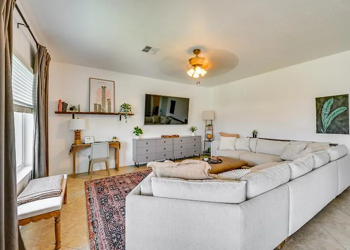 Family-friendly Yuma W/ Private Yard & Pool Holiday home