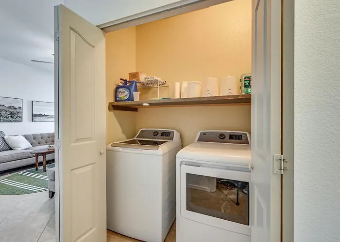Family-friendly Yuma W/ Private Yard & Pool Holiday home *